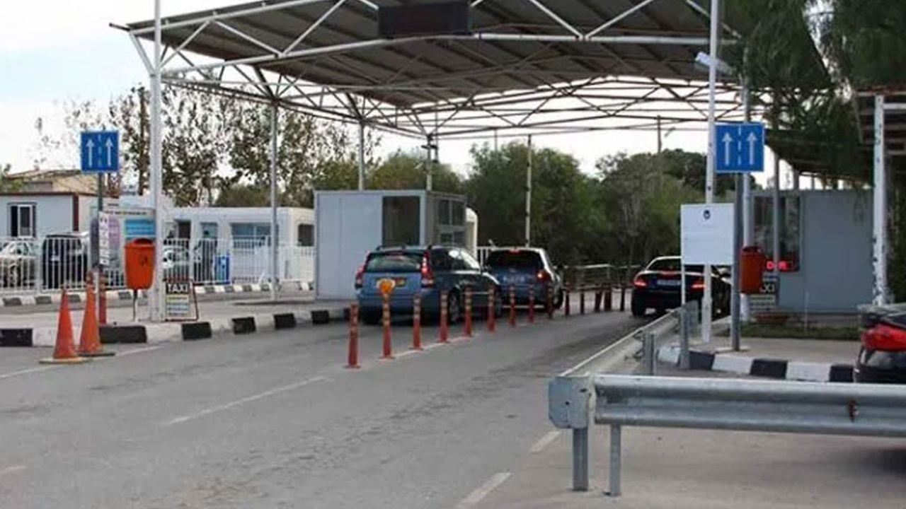 Güney’de Yeni Geçiş Uygulaması: KKTC Kimlikleriyle Geçişe İzin Verilmiyor
