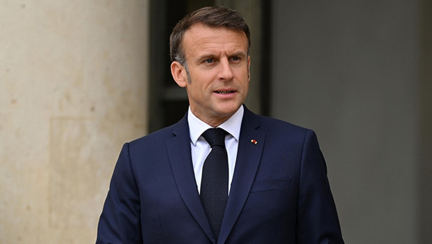 Fransa’da hükümet düştü… Yeni başbakanı Macron atayacak