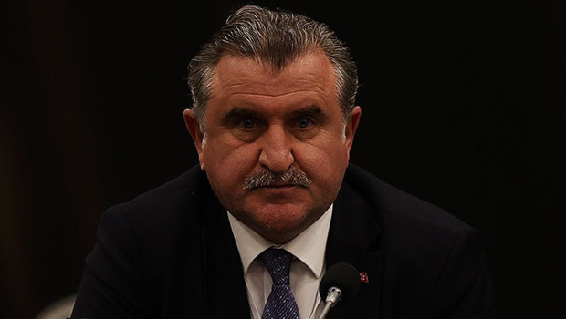 Bakan Bak’tan 12 Dev Adam’a tebrik mesajı!