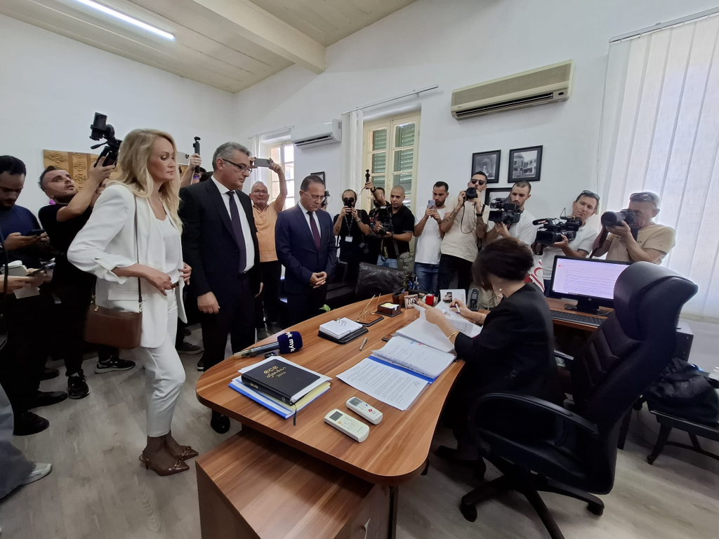 Erhürman, Cumhurbaşkanlığı adaylık başvurusunu YSK’ya sundu