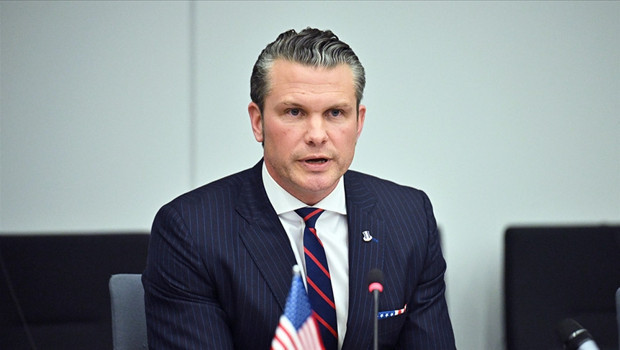 ABD Savunma Bakanı Hegseth’in uçağının İngiltere’ye acil iniş yaptığı bildirildi
