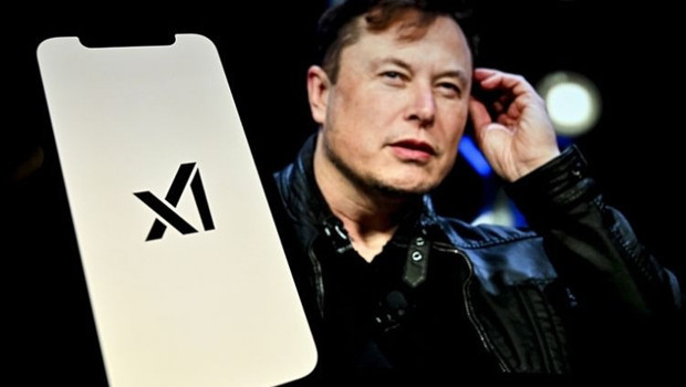 Musk’tan Türk tasarımcı Ural’a övgü