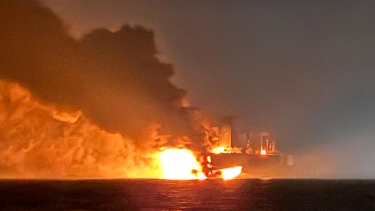 Karadeniz’de 2 gemide yangın…