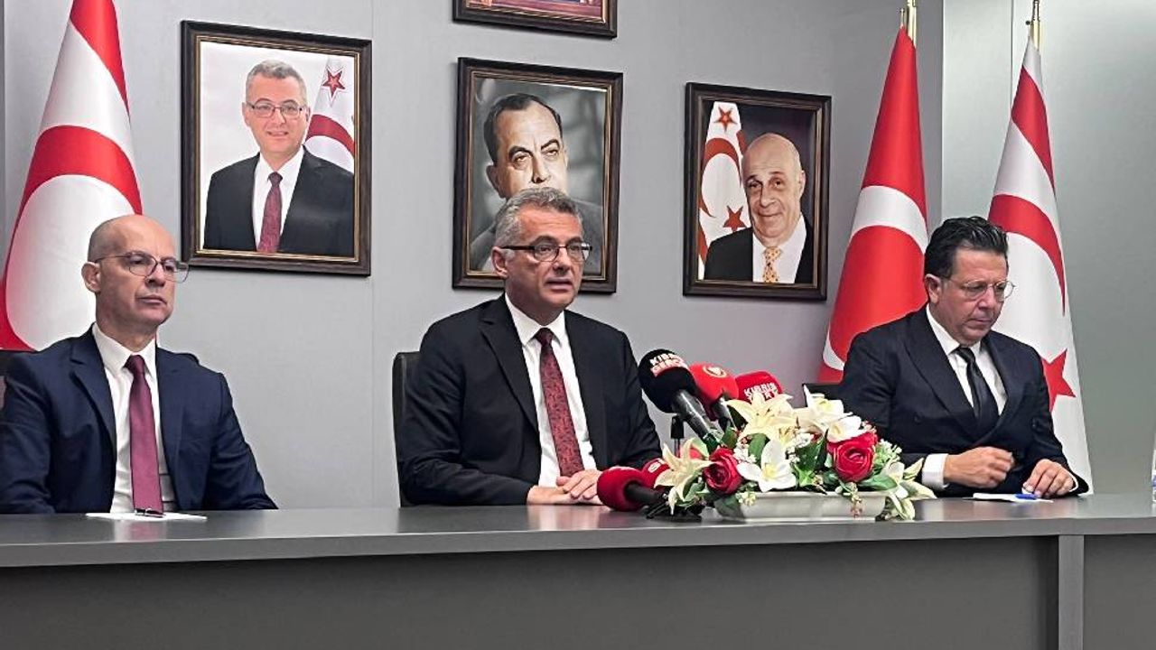 Erhürman adaya döndü: İstişareler yoğun bir şekilde sürecek