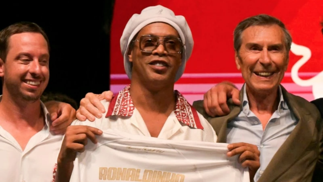 Ronaldinho, futbola geri dönüyor!