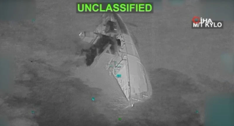 CENTCOM, İran’a ait ham petrol tankerini batırdı