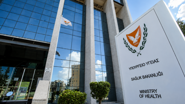 Güney Kıbrıs’ta ambulans uçağı gündemde